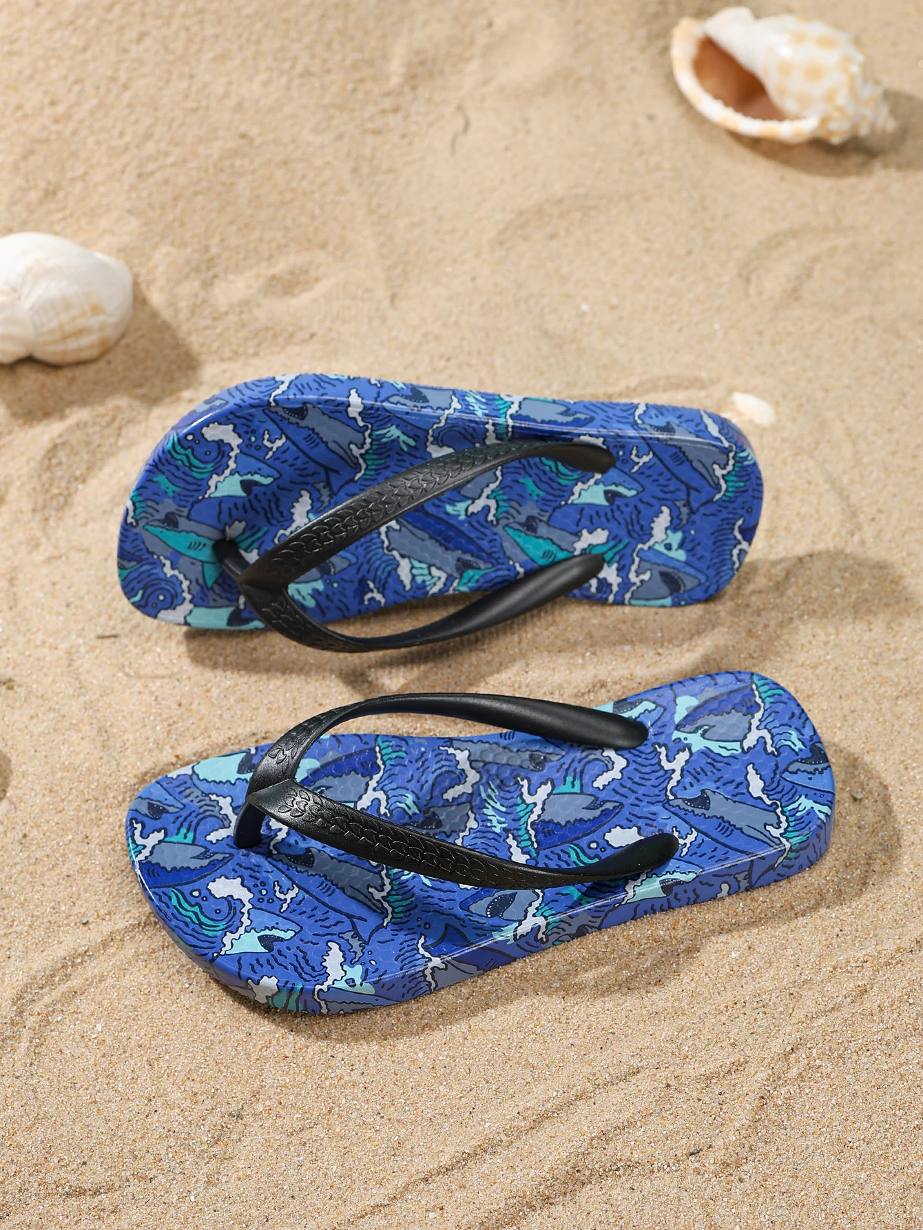 

Children's summer new style of flip flops, internet famous cartoon cute anti slip beach fashionable clip on foot anti slip outer