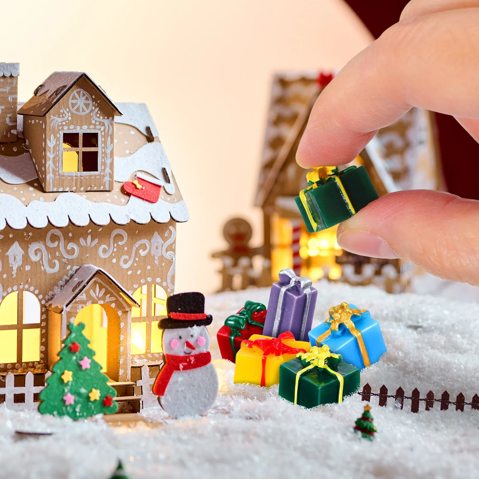 

40Pcs Christmas Decoration Resin Mini Presents Boxes Miniature Ornament Set for DIY Craft Tiny Tree Decor Home Office Shop