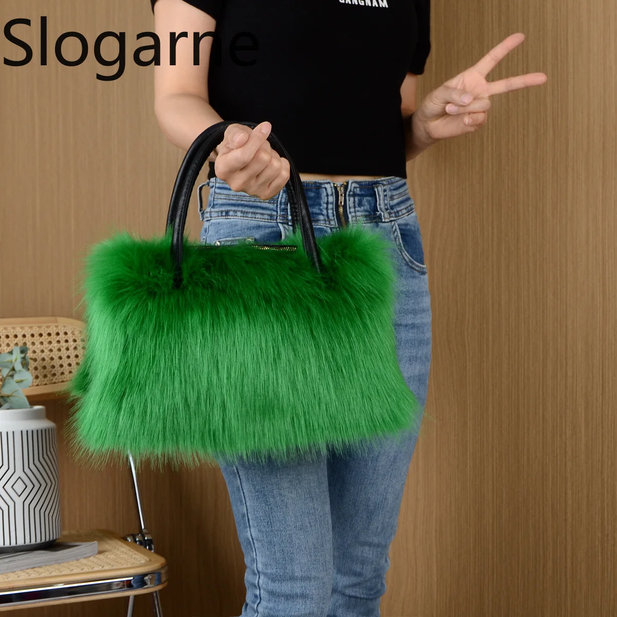 2026 Faux Fox Fur Handbag Women Luxury New Design Fluffy Bags Ladies Winter Furry Tote Bag Soft High Quality Evening Fur Bags