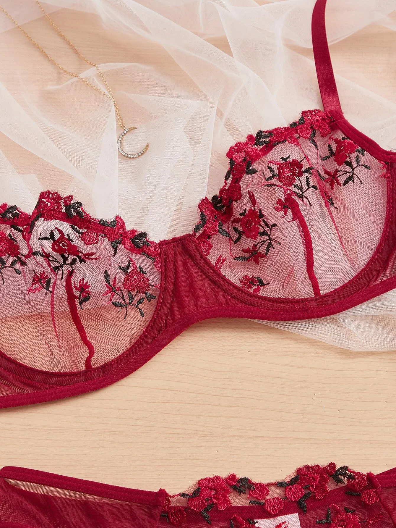 Sexy Lingerie Exquisite Embroidery Floral Ultra-thin Sexy Large Size Lingerie Ladies Lace Transparent Underwear Bra Set S-4XL