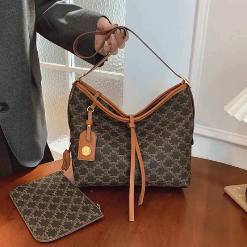 

Fashionable Tote Bag For Women In Solid Color With Minimalist Trendy Logo And High-End Business Use