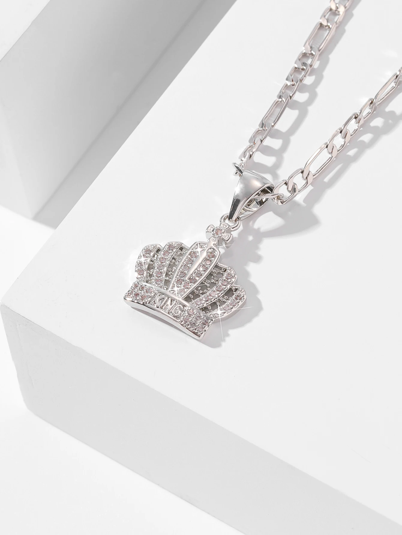 Compre accesorios de Halloween collar de corona joyería de regalo mujeres sitio web oficial collares con colgantes al por mayor