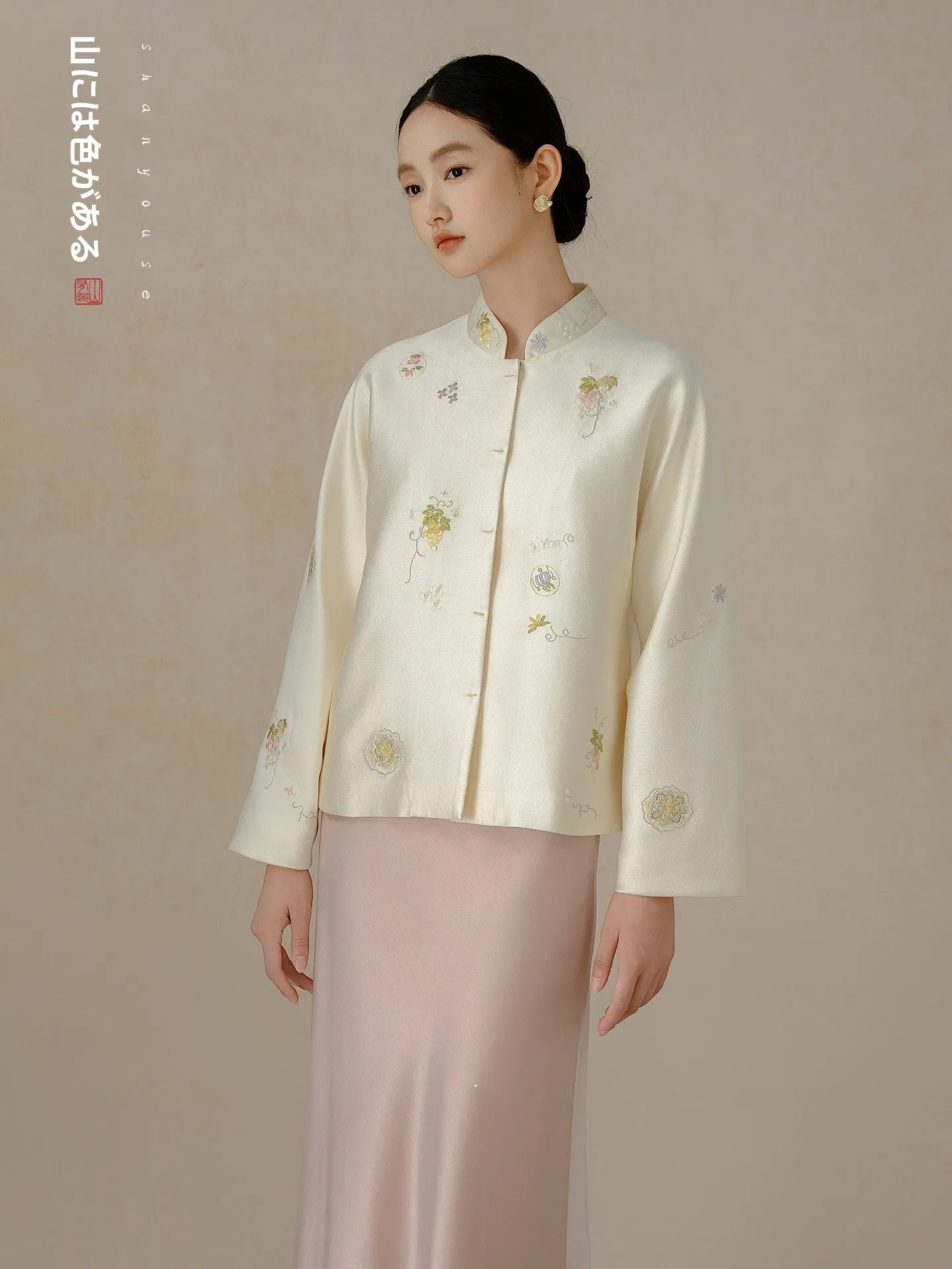 

Женская куртка в китайском ретро-стиле с вышивкой, свободного кроя, с длинными рукавами и круглым вырезом, верхняя одежда в национальном стиле