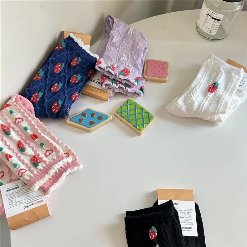 Meias Kikiyasos25 com Padrão de Flor de Morango em Relevo para Mulheres, Design Floral que Absorve a Umidade