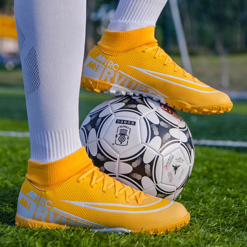 Marca Botas De Futebol Profissional para Homens Mulheres Moda Amarela Turf Shoes Futebol Homens Respirável Futsal Sneakers Botas De Futbol