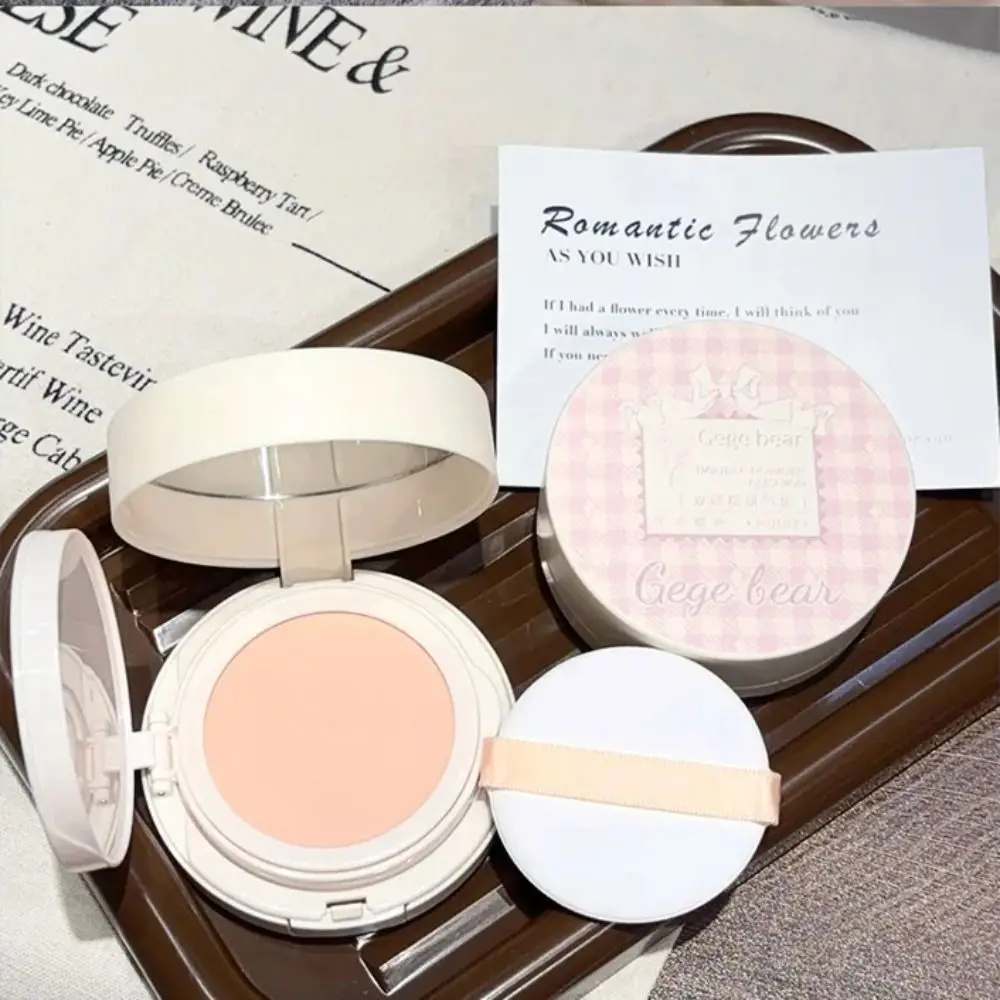 Natural Finish Matte Face Pressed Powder Whitening Cream 2-in-1 Oil Control Foundation Double Layer Cushion Cream mit klarer Textur