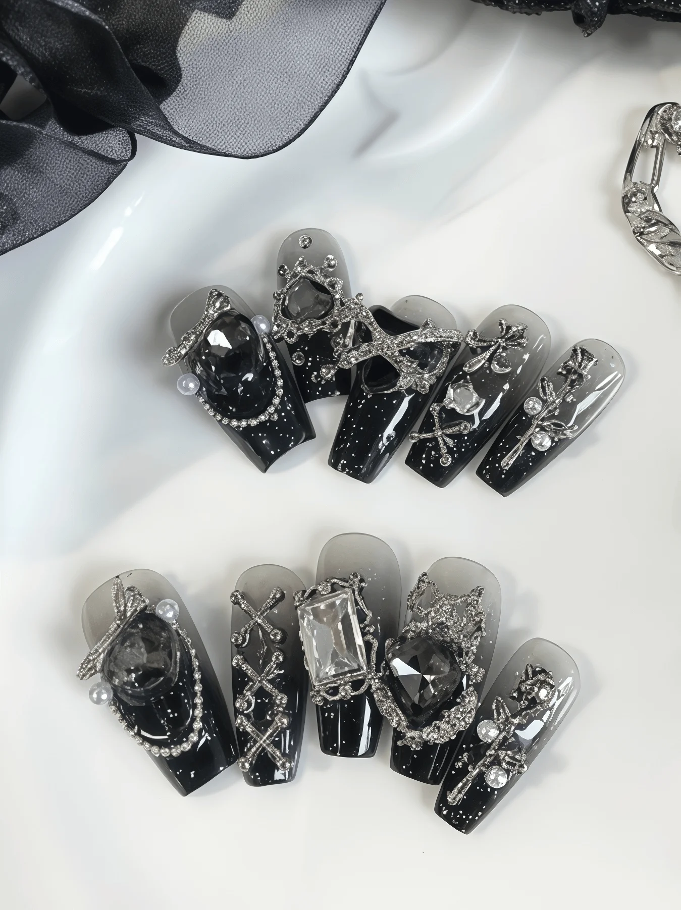 10 Pieces of Handmade Wearable Nail Art, Trapezoidal Full-Cover Nail Tips, Medium Length, Black and Gray Gradient Dark Style, Sweet and Cool Heavy Metal Rhinestone Decorations, Suitable for Girls, Perfect for Autumn and Winter, Can Be Given as a Gift, Includes 1 Piece of Jelly Glue and 1 Nail File