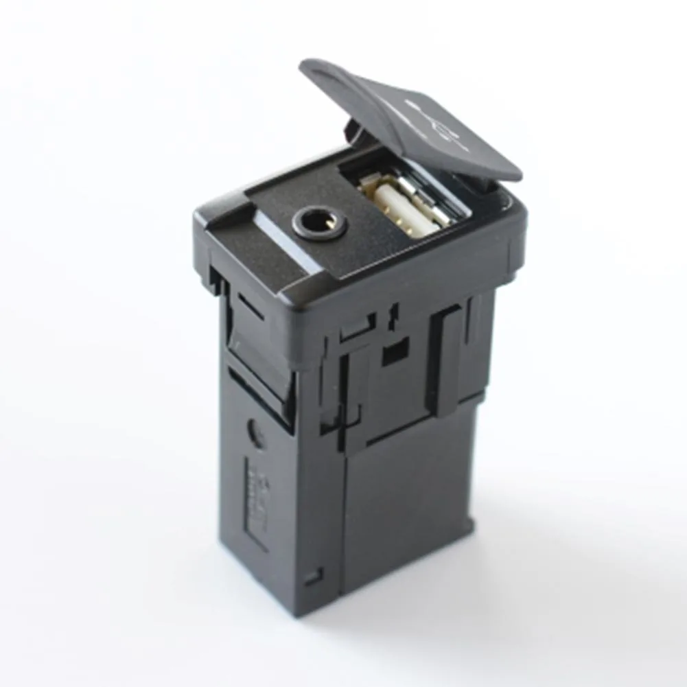 

86190-0E090 Car Audio AUX+USB Socket Audio Adapter For Toyota 2014-2019 Center Console Direct Installation Car Electronics