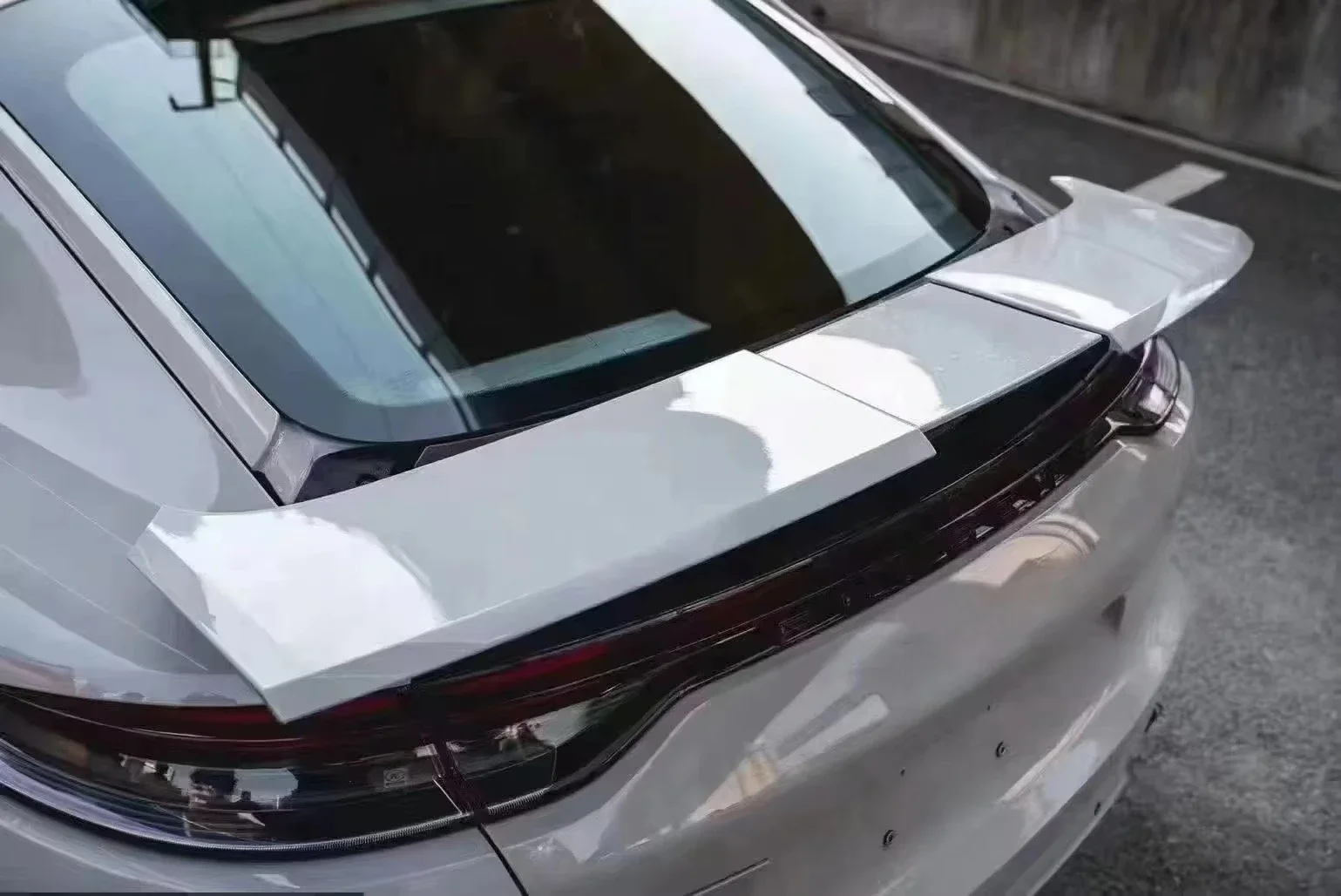 New Applicable to 2017-2021 for Panamera/971 Three-section Rear Spoiler Automotive Component Retrofit/Upgrade 4