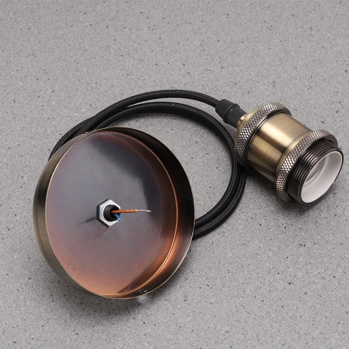 

Vintage Style E27 Lamp Base Retro Light Holder Green Bronze Heavy Duty Lamp Socket for Home Living Room Bedroom Lighting Decor