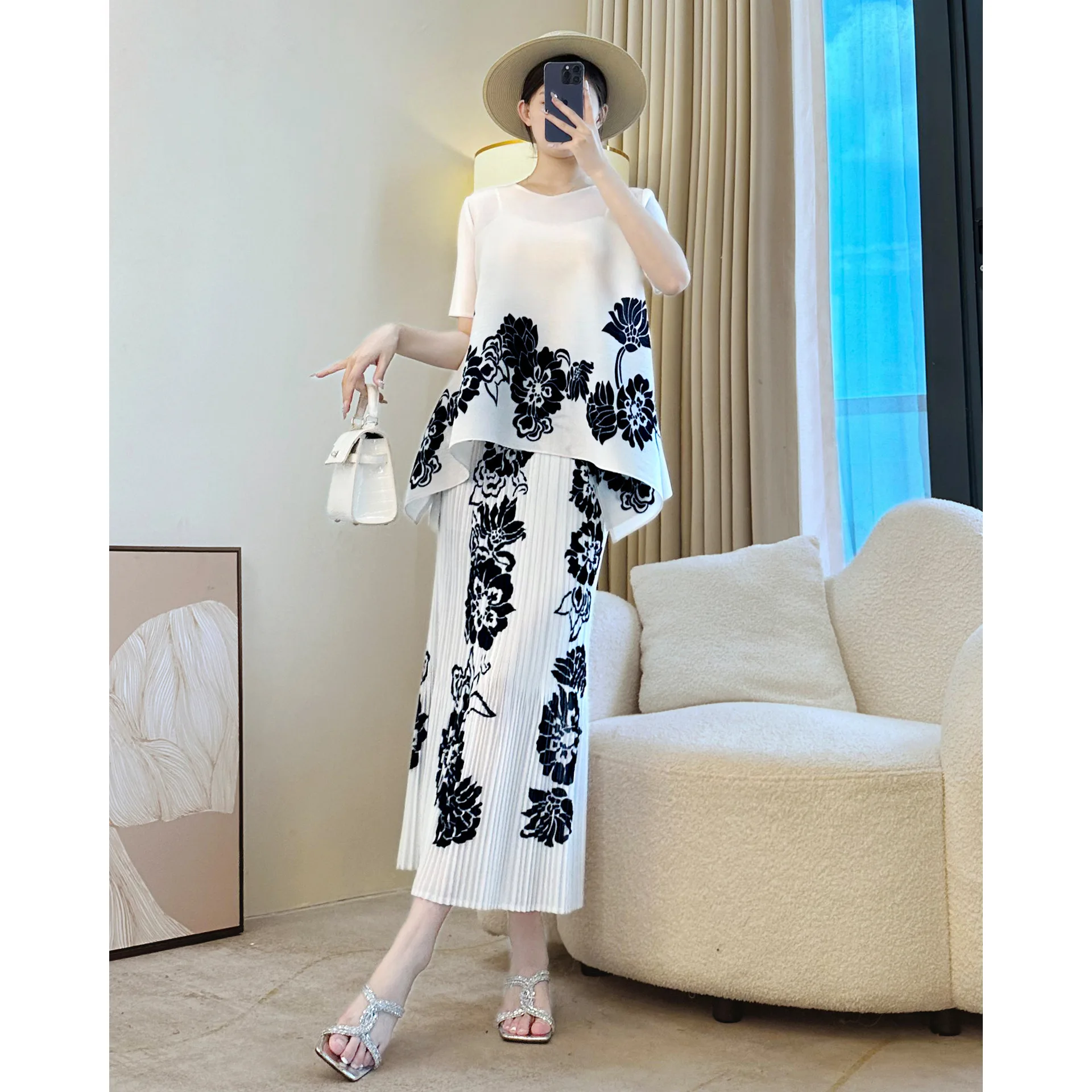 2025 Autunno Nuovo Miyake High-end Abito nero da donna Stampa a pieghe Primavera Top Gonna a pieghe Set a due pezzi