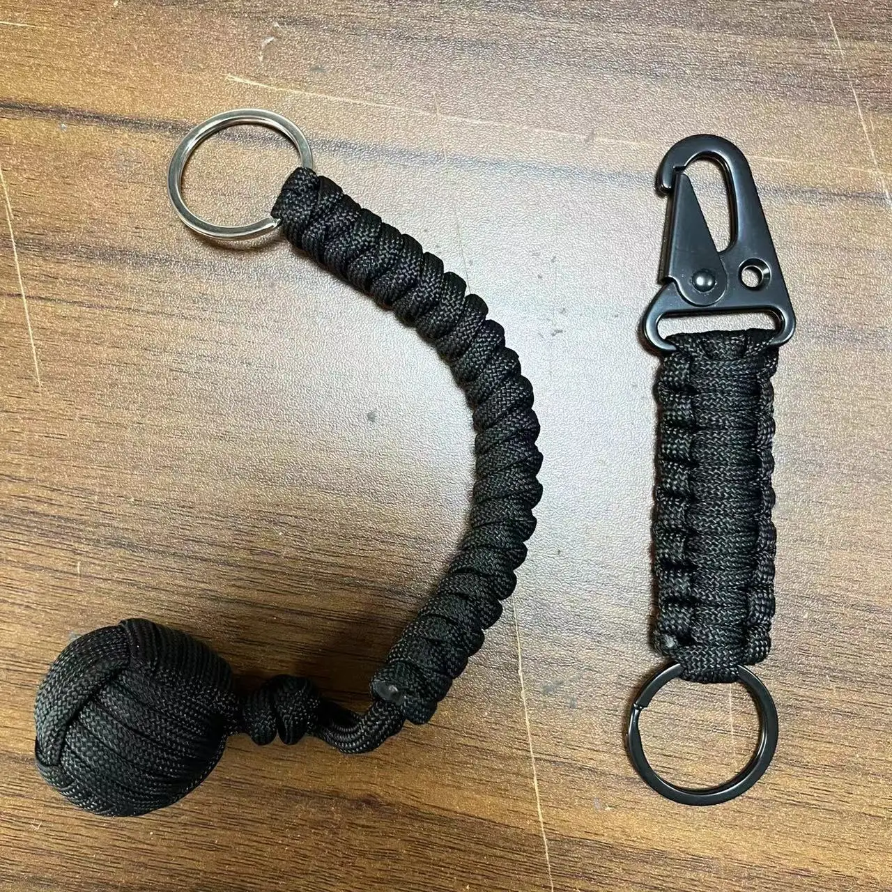 Selbstverteidigungs-Regenschirmseil für den Außenbereich, Stahlkugel mit Affenfaust, Paracord-Überlebens-Schlüsselanhänger, Zubehör für Sicherheitsschutz im Freien