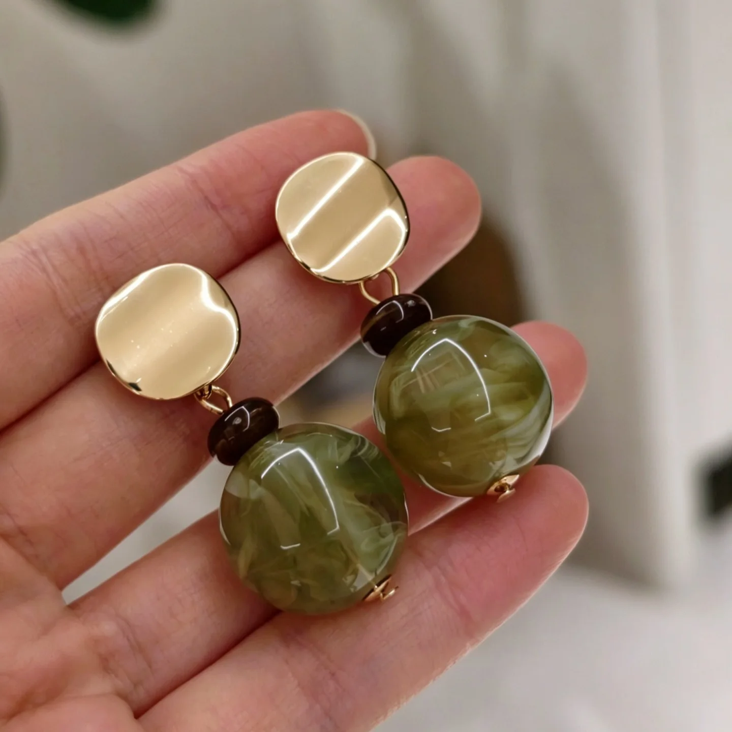 

Vintage Amber Bead Dangle Earrings for Women French Elegant Metallic Sequin Beaded Earrings Temperament Jewelry Accessories Gift