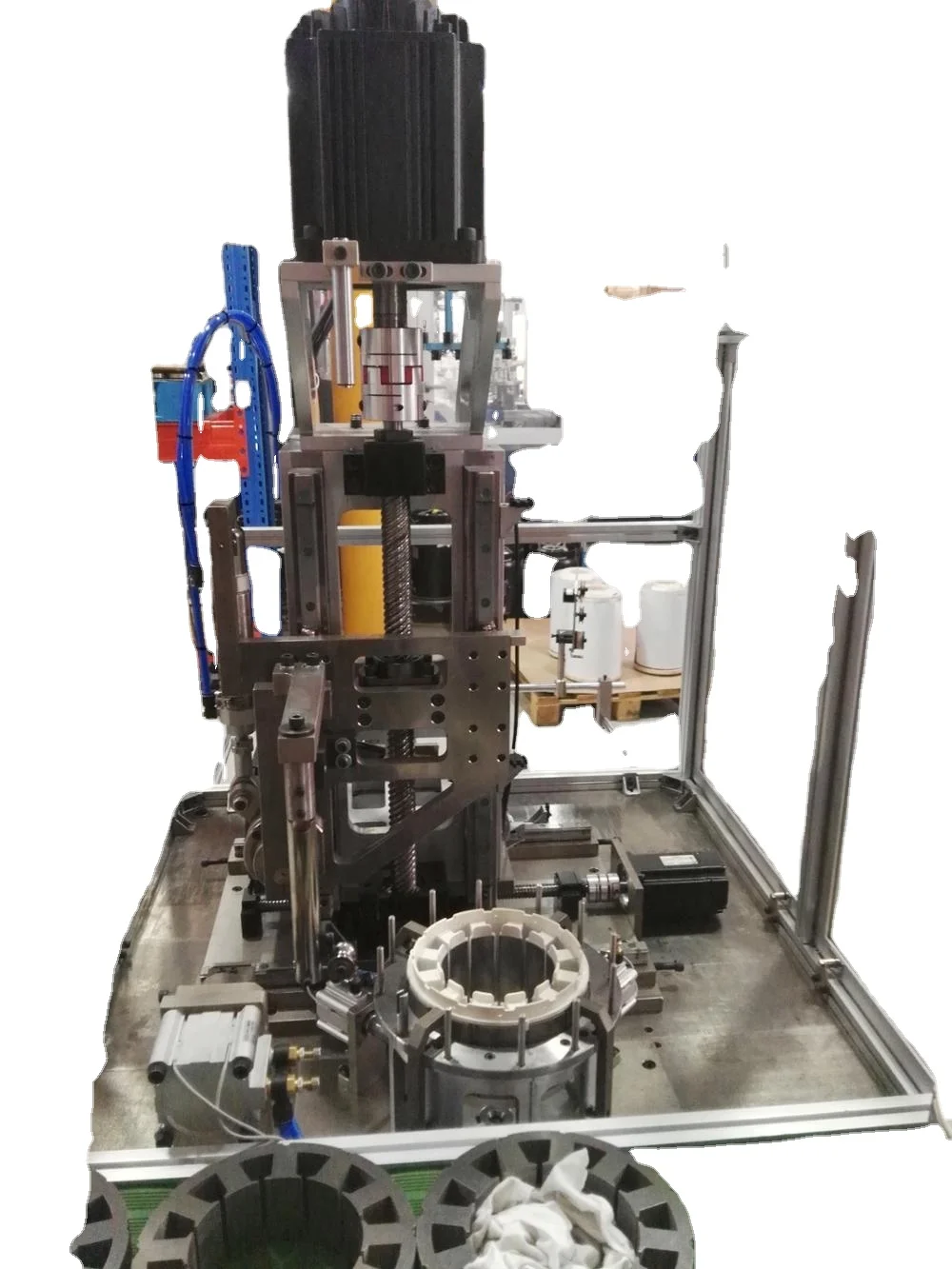 Máquina automática de inserción de bobina de estator