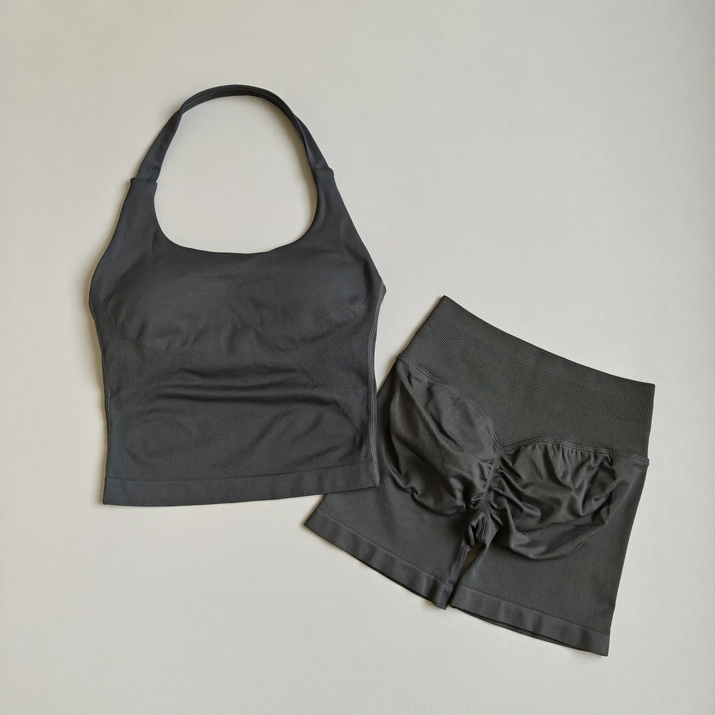 2-teiliges Damen-Sportset, Rückenfreies Neckholder-Top, Hochgeschnittene Nahtlose Dehnbare BHs, Shorts-Anzug, Fitness-Set, Workout-Bekleidung – Detail 11