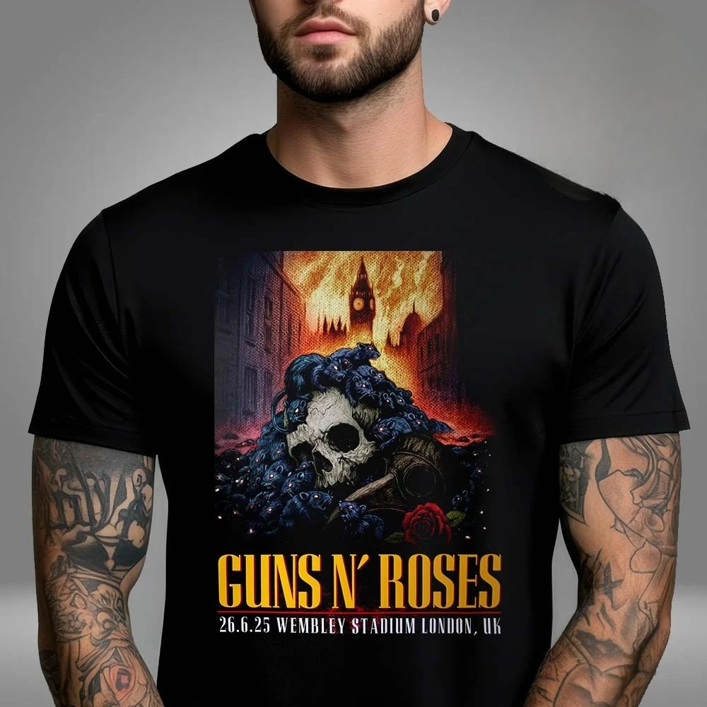 Guns N Roses في ملعب فرانسيس بوكاس في بودابست المجر 15 يوليو 2025 للجنسين تي شيرت الراقية الفاخرة
