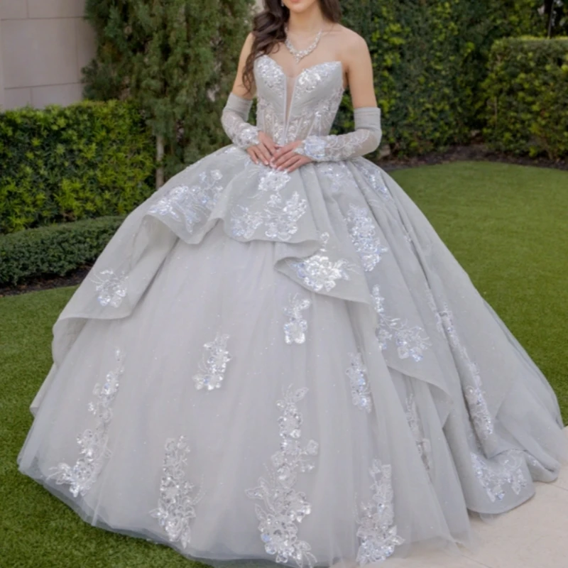 

Light Gray Shiny Ball Gown Quinceanera Dresses Off The Shoulder Applique Lace Beads Tull Party Birthday Sweet 16 Dress Vestidos