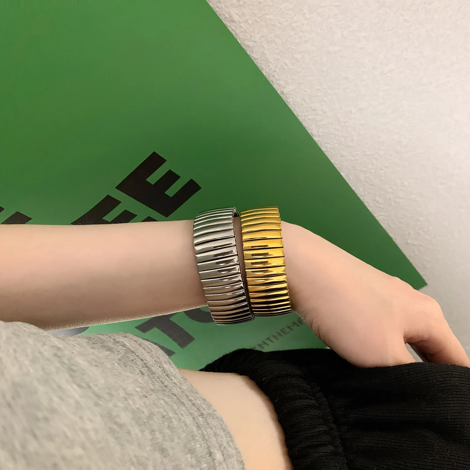 Titanium Steel Bracelet Premium Feeling Stretch Vintage Strap Bracelet Fashion Bracelet Gift for Women Men image 2