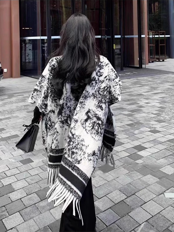 

Black White Ink Pattern Scarf Women's Style Versatile High-End Feel Warmth Autumn New Arrival Cowl Neck Long Sleeve V-Neck Coat