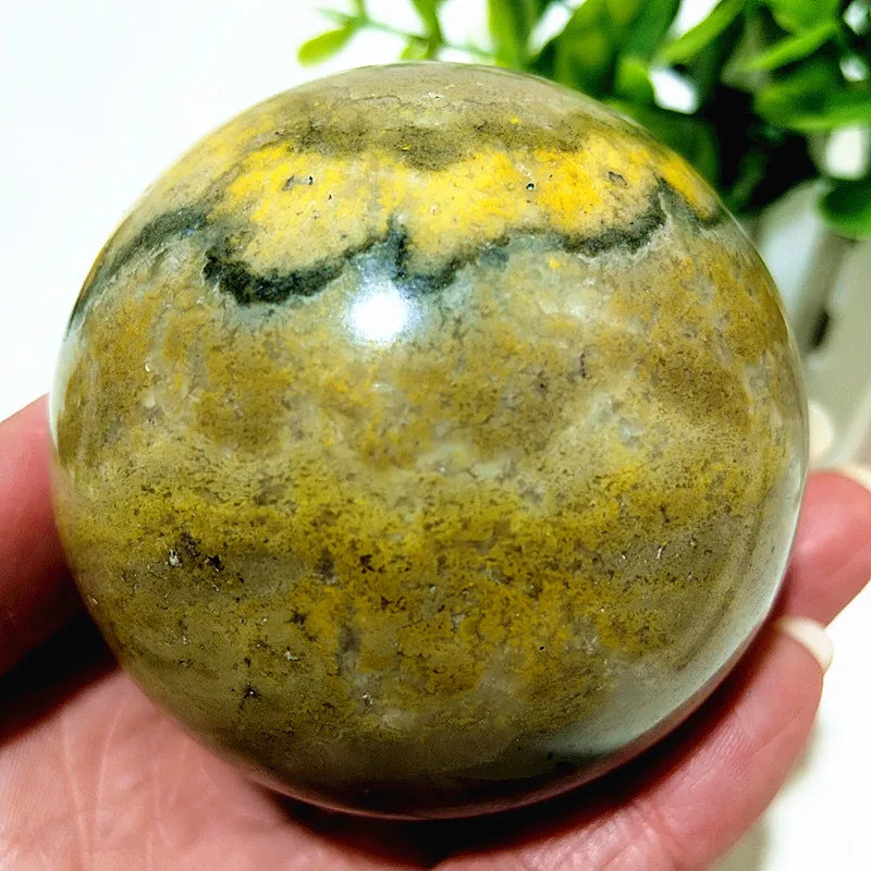 A Natural Crystal Bumblebee Ball Meditation Witchraft Energy Spiritual Healing Feng Shui Crystal Home Ornaments