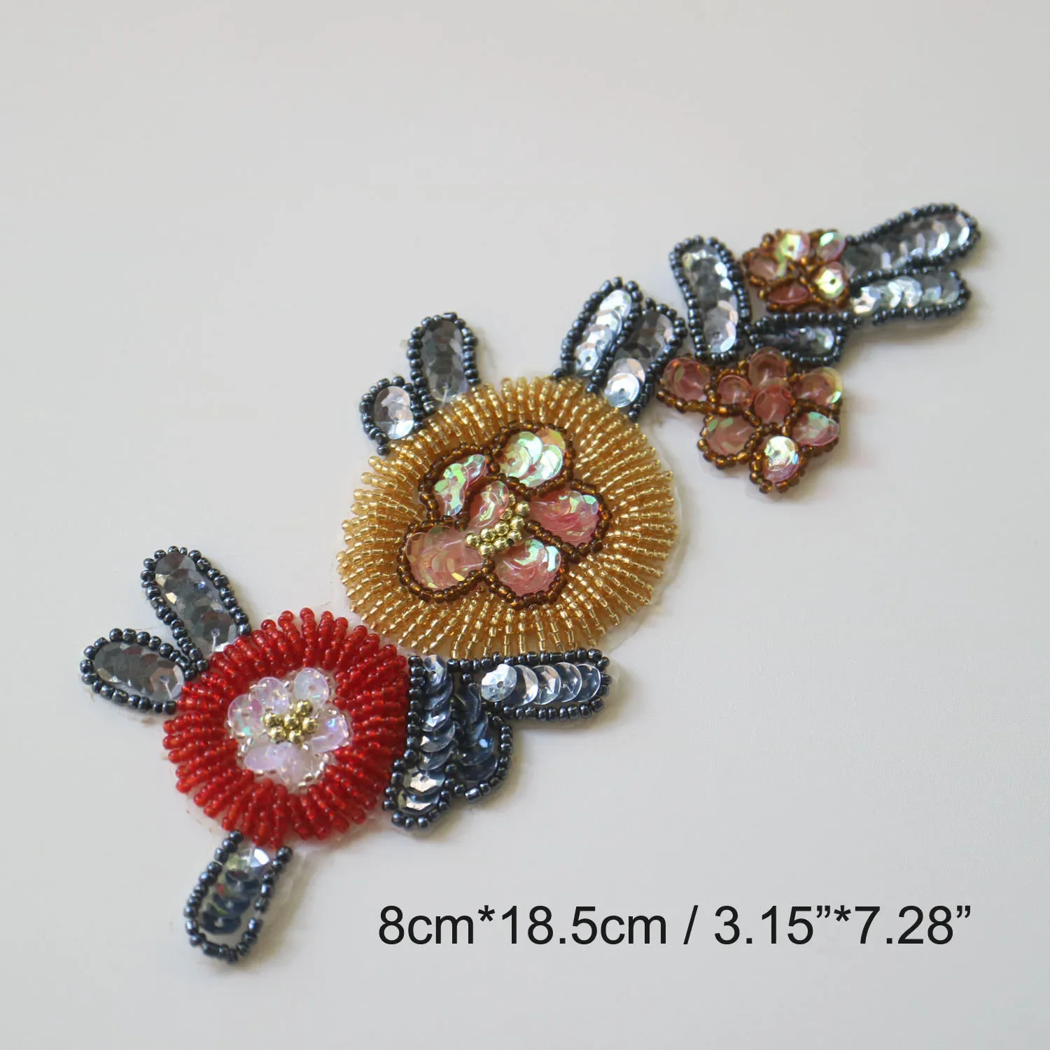 Handgefertigte Blumen-Applikationen mit Strasssteinen und Perlen für Kleidung, DIY-Aufnäher zum Aufnähen, Pailletten-Applikationen, bestickte Aufnäher. – Detail 33