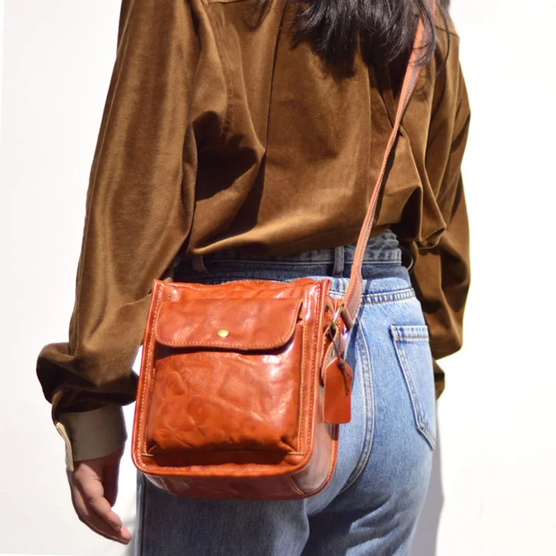 

AETOO Original leather men's backpack commuting single shoulder crossbody bag plant tanned cow leather vertical high-grade casua