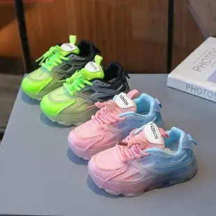 2024 Sneakers per bambini primavera Glow Fashion traspirante bambini ragazzi scarpe a rete ragazze Sport scarpe da corsa leggere