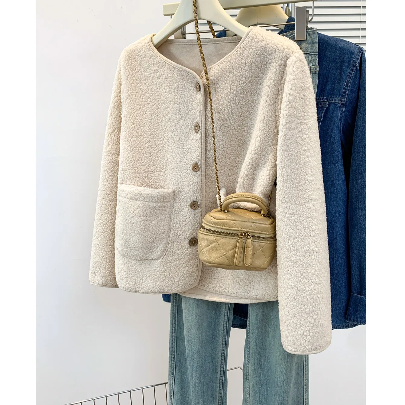 

Осень-зима, новый жилет из меха ягненка больших размеров, свободный легкий теплый длинный све, застежка на одной пуговице, V-Ne, полиэфирное волокно