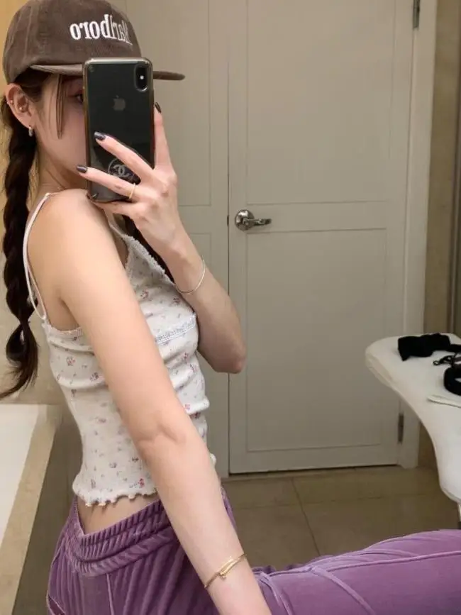 قميص داخلي نسائي فريد من نوعه بتصميم زهري كلاسيكي من الدانتيل، نحيف ومتعدد الاستخدامات وبسيط التصميم للنساء الشابات