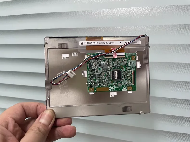 

5,7-дюймовый ЖК-экран TCG057QVLHA-G00, стандартный тест, показывает обычный