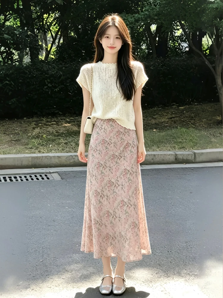 

Fashionable Knitted Short Sleeve High Waist Floral Half Skirt Set Breathable Casual Style Women's Summer Outfit Two-Piece Set