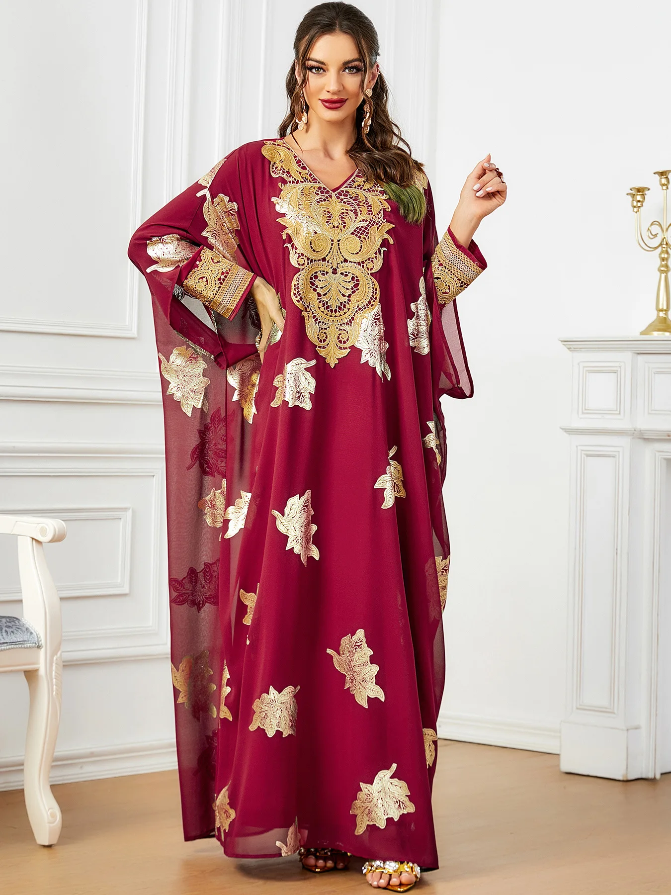 

Middle Eastern Dubai New Style V-neck Muslim Women's Abayas: Saudi Arabian Fashion Gold-Foil Embellished Loose Two-Piece Dresses