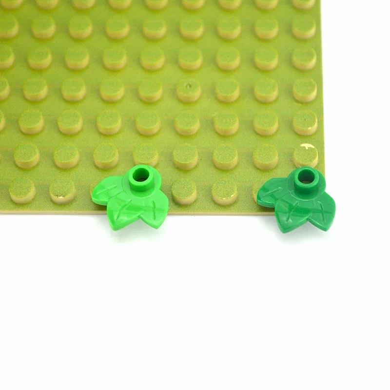 MOC Parts DIY Brick 100pcs Assembles Particles 32607 1x1 round plate with 3 leaves Creative Building Blocks Compatible All brand