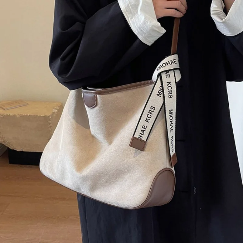 

Premium Women's Shoulder Bag Made Of Gully-Printed Leather Boasting High-End Iceland Lasting Spacious Soft Style