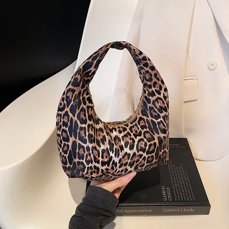 Casual fashion sense leopard print dumpling bag large capacity casual tote bag