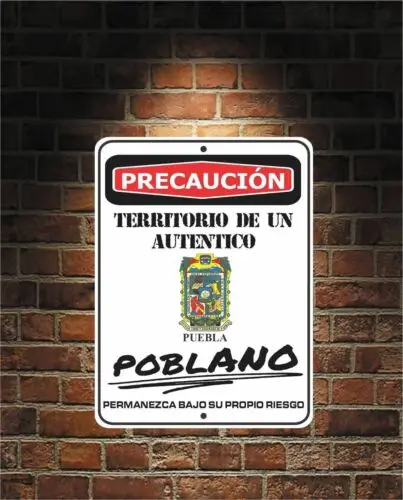 Letrero de Aluminio con la Frase 'Precaución Territorio de un auténtico POBLANO Puebla'