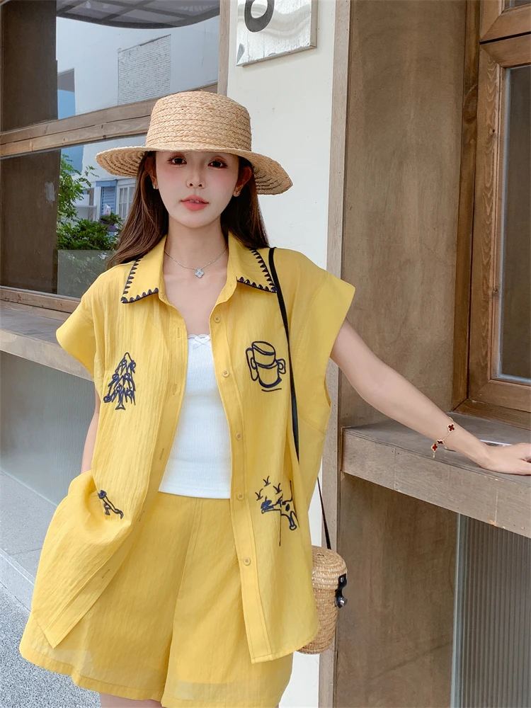 Damen-Sommer-2025, neues gelbes, besticktes, lockeres Hemd und lässige Shorts, süßes, elegantes Temperament, modisches zweiteiliges Set