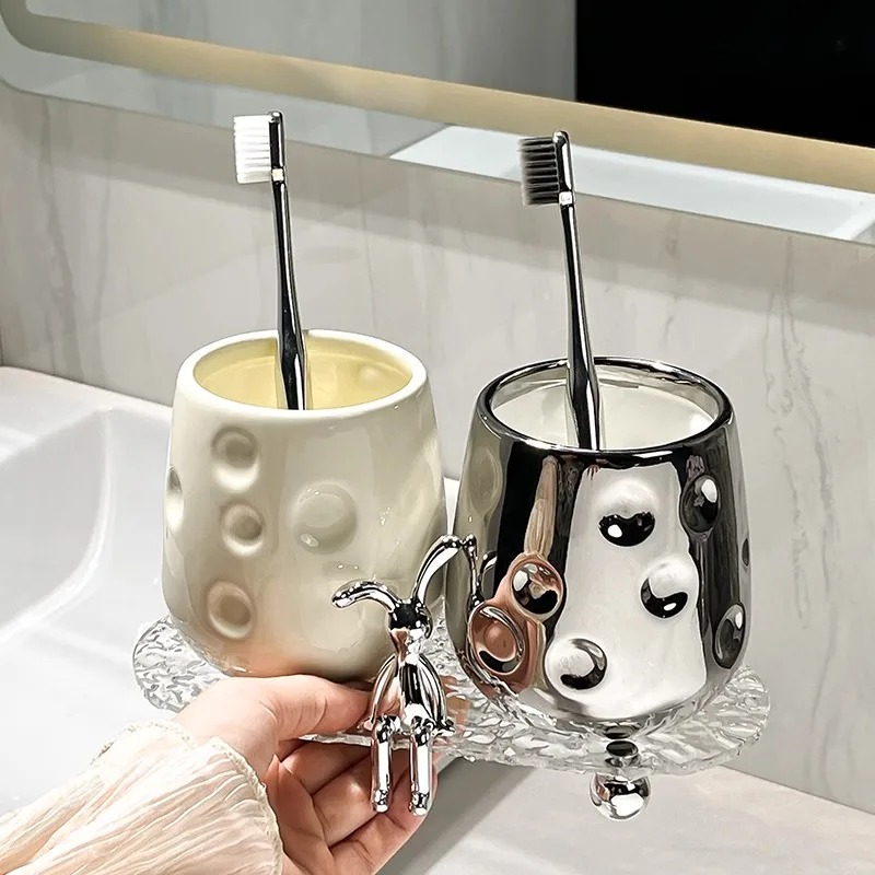 

Creative Cerc Toothbru Cup Couple High Aesthetic Value Batoom Toilet Waing Ornaments Home Use Personal Hygiene
