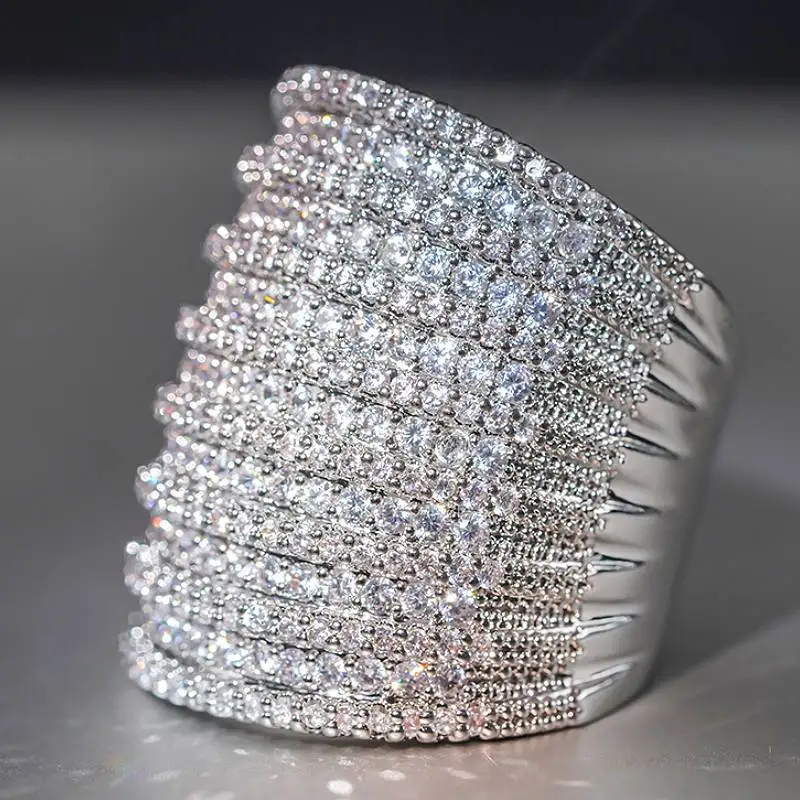 Huitan Luxuriöser Damenring in Silberfarbe mit Brillanten Zirkonia, Modisches Party-Fingeraccessoire, Prachtvoller Hochzeitsschmuck