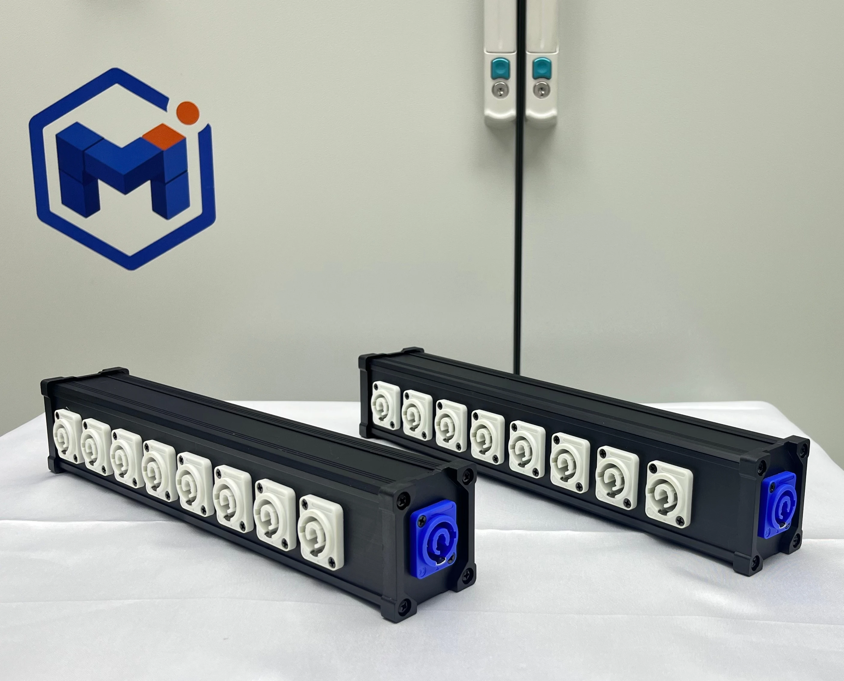 DAMO Powercon 8-Way 16A Audio Distribution Box for Stage Power Distribution in stock
