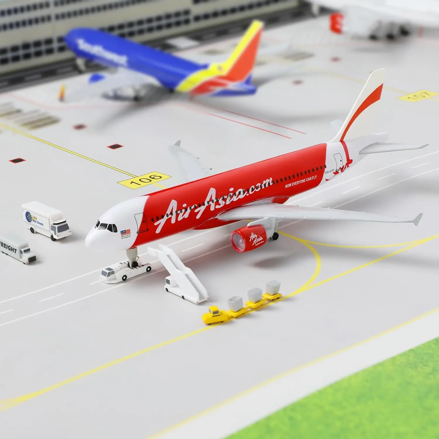 

A320 Asian 20cm Diecast Metal Airplane Model with Stand for Aviation Enthusiasts Gifts, Display Decorations