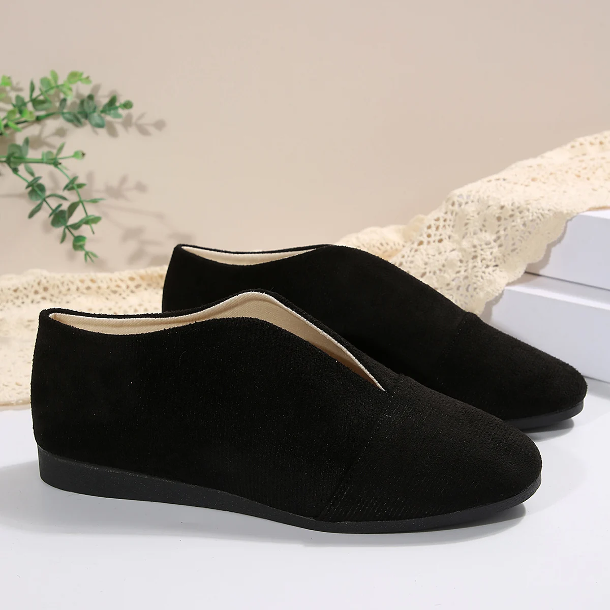 Plus-Size-Damen-Slipper aus Wildleder, V-Ausschnitt, runde Zehen, weich und bequem, lässig, für den täglichen Gebrauch, zum Spazierengehen, in verschiedenen Farben erhältlich. – Detail 20
