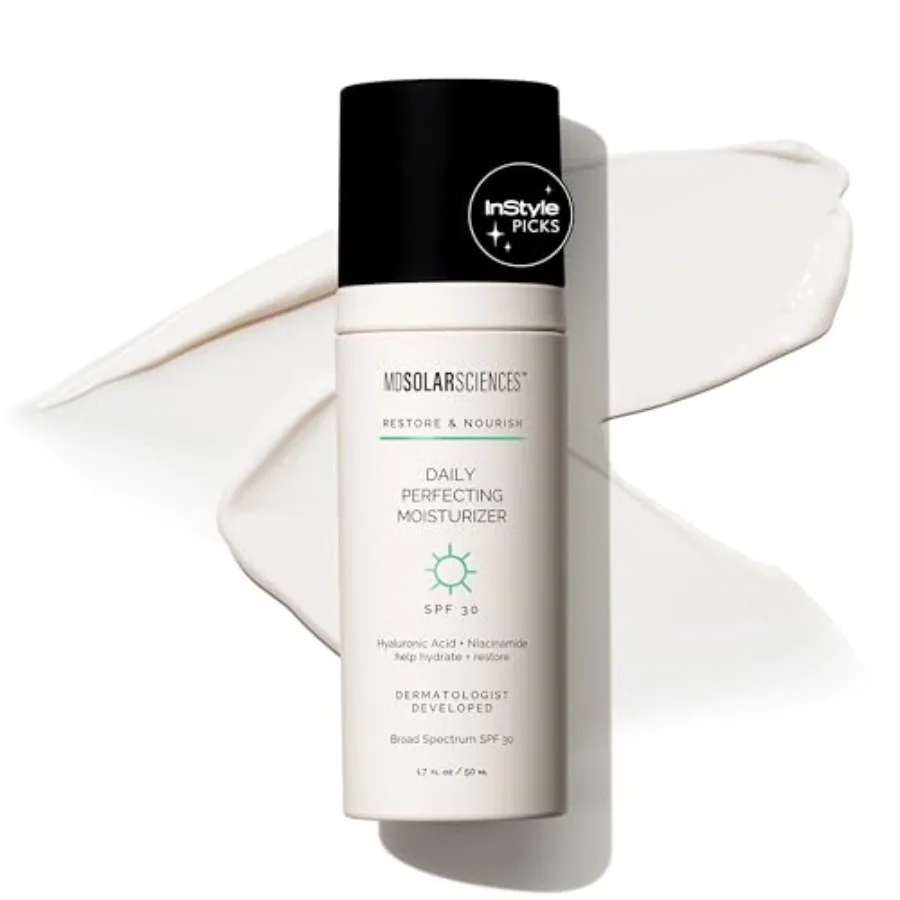 

Daily Perfecting Moisturizer SPF 30 for face use, hydrating formula with hyaluronic acid, light beige tone, 2-in-1 moisturizer