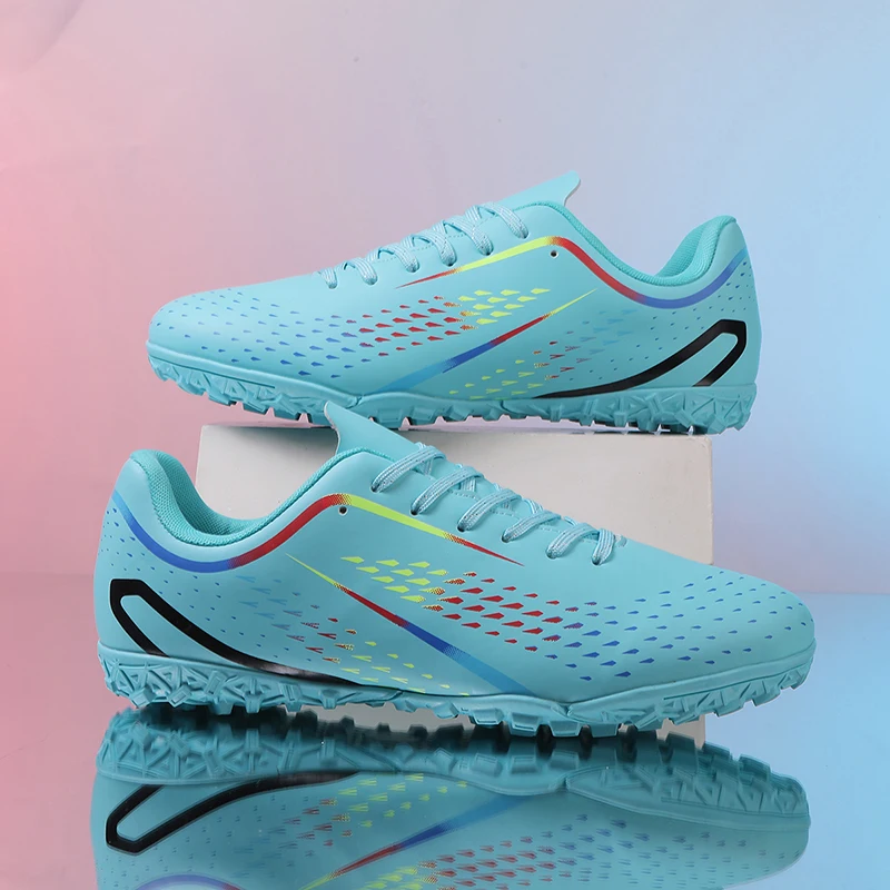 

A pair of children's four-season leather football shoes with stud detailing,wear-resistant football shoes,sizes 34-45，ZS-2305Q-1