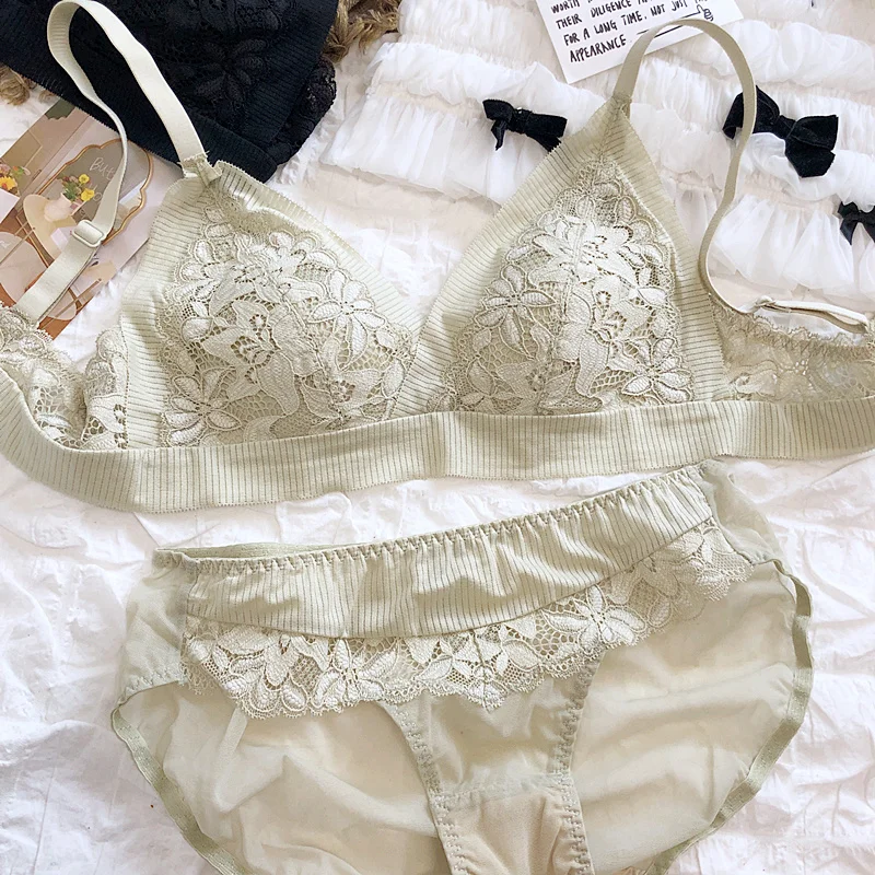 Simple non-steel ring triangle cup romantic floral lace underwear set thin section collect vice breast lingerie panty suit