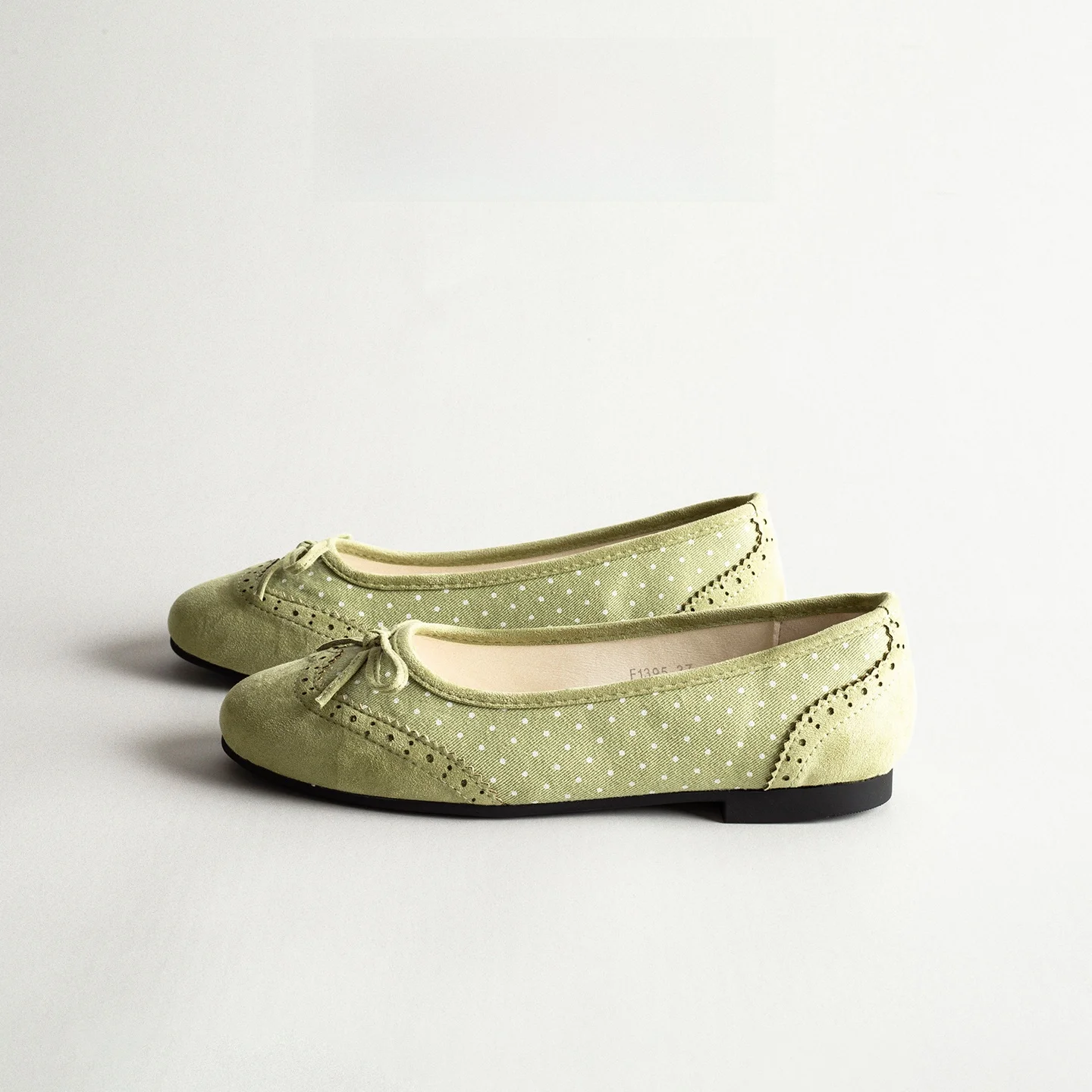 retro-polka-dot-carved-flat-bottom-ballet-shoes-women's-korean-sweet-style-match-skirt-slip-on-mary-jane-single-shoes
