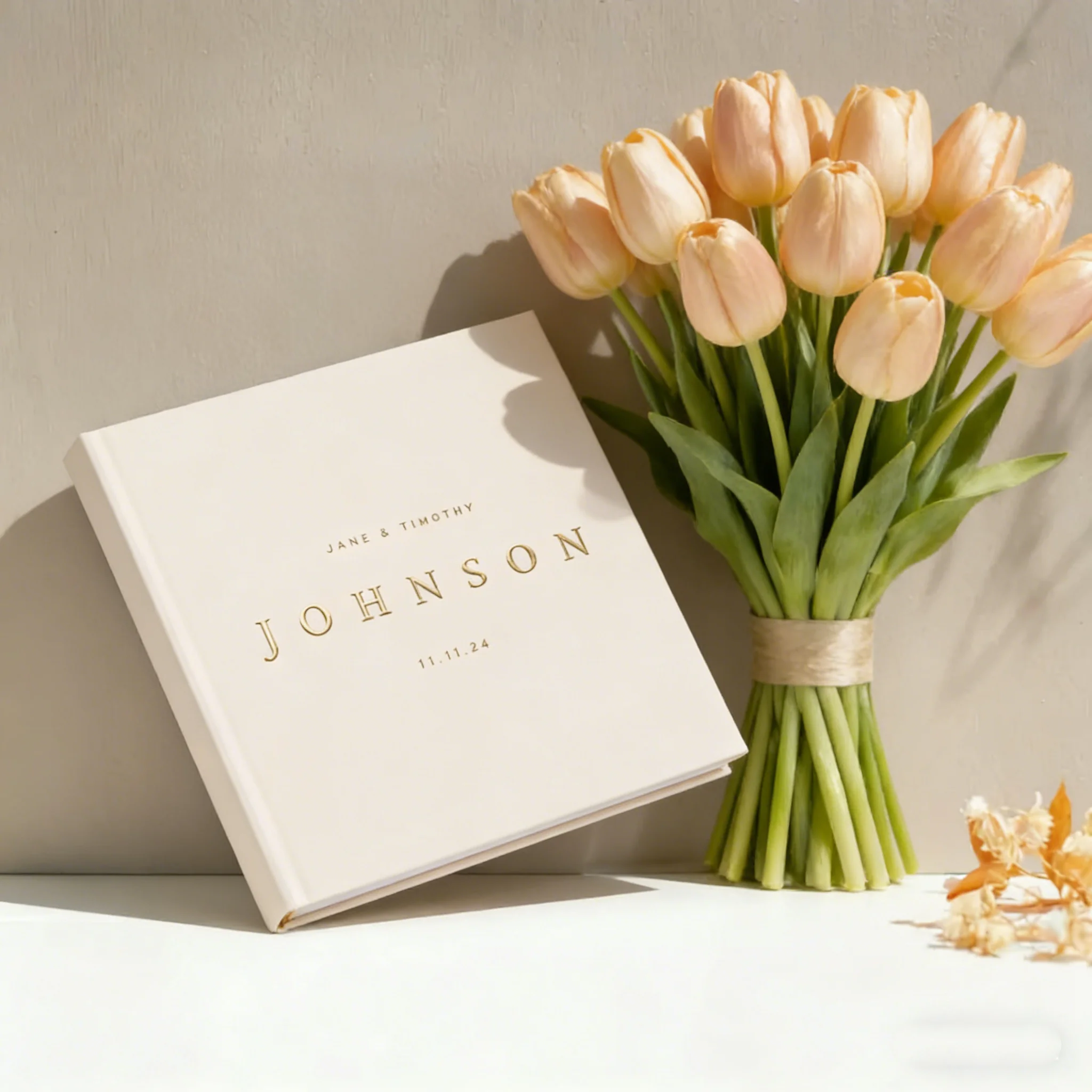 

Персонализированная минималистичная свадебная гостевая книга, фотоальбом в твердом переплете бежевого цвета с возможностью нанесения золотой, розово-золотой и серебряной фольгой.