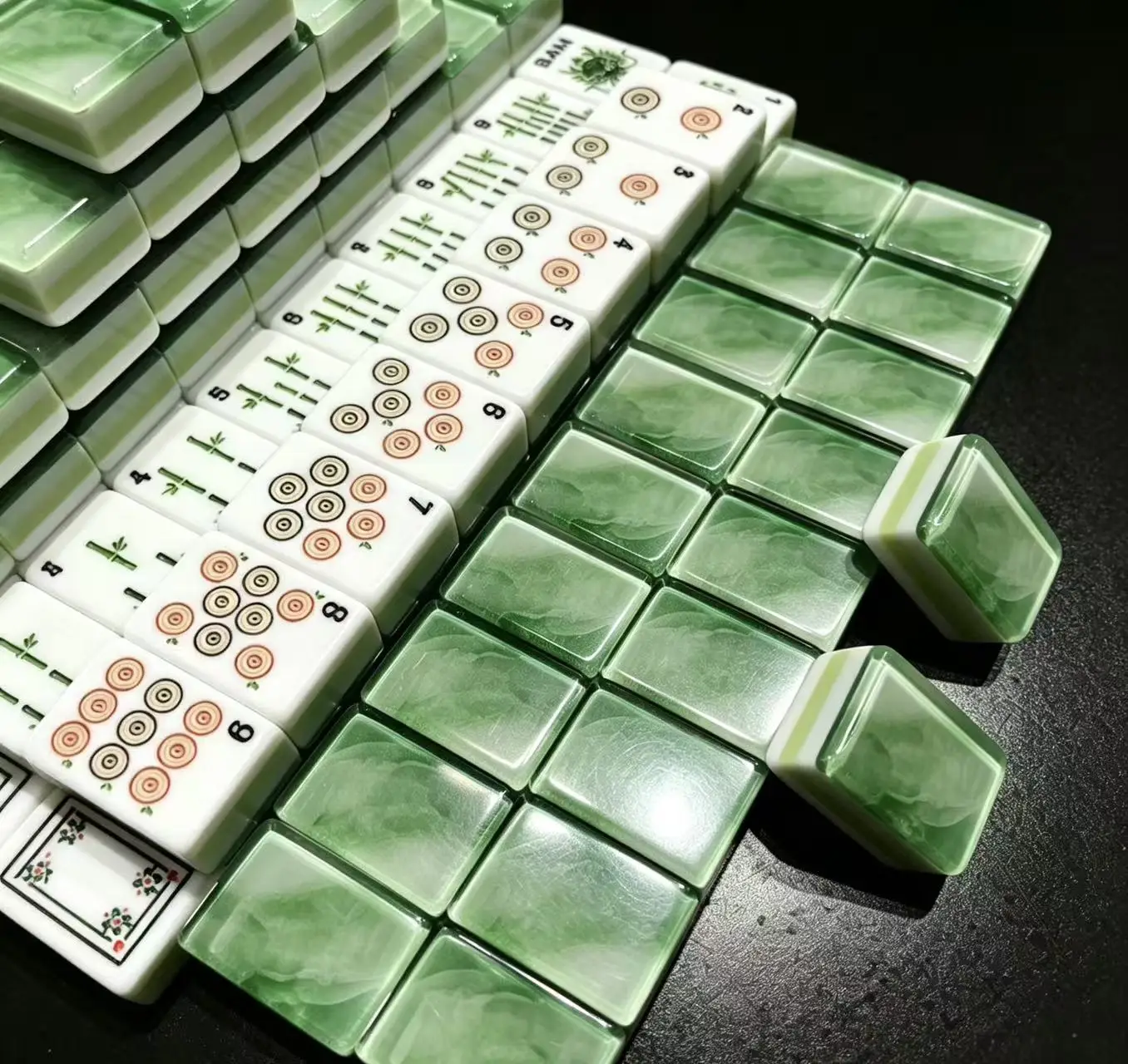 A Set Of 160 Exquisite Jade Green Acrylic American Mahjong Tiles, Suitable For Indoor Or Outdoor Games