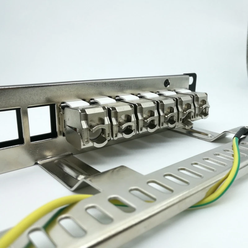 Pannello patch Cat7 Pannello patch FTP CAT7/CAT6A a 24 porte completamente schermato Incl. Adattatore Keystone schermato 24X Cat7 1U 19 pollici CALDO