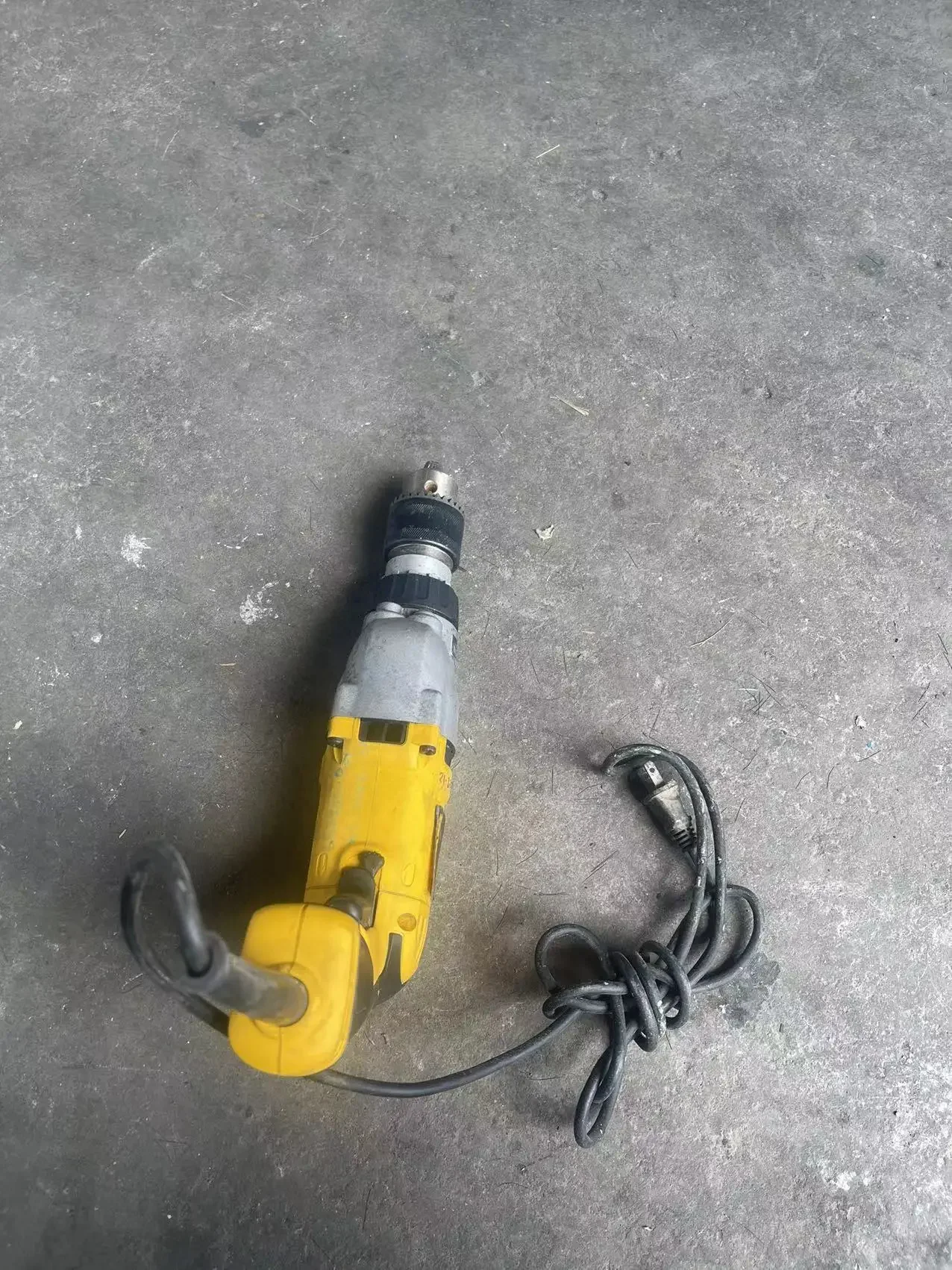 DEWALT D21570 CORE DRILL110V 1300W, NO CASE.USED .SECOND HAND